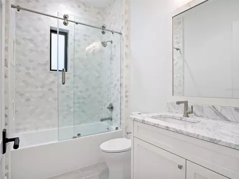 Bath - 5199 Latrobe Dr, Windermere, FL 34786 photo 5 of 8