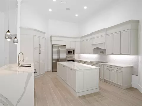 Kitchen - 5199 Latrobe Dr, Windermere, FL 34786 photo 2 of 4