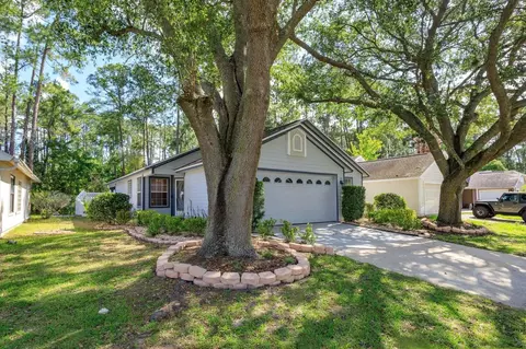 148 Lakeside Cir, Sanford, FL 32773