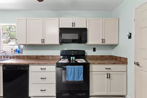 Kitchen - 12 Beverly Dr, Frostproof, FL 33843 photo 3 of 3