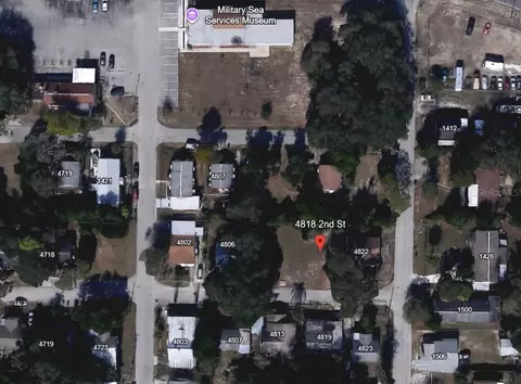 4818 2nd St, Sebring, FL 33870