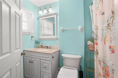 Bath - 1338 Heim Rd, Mount Dora, FL 32757 photo 1 of 4