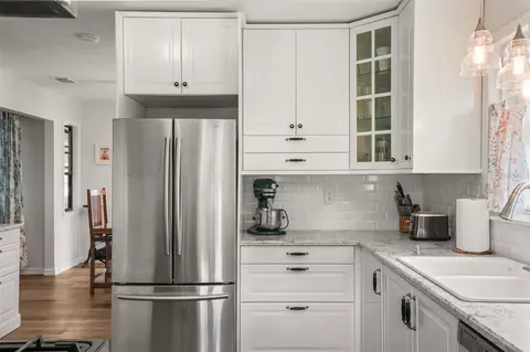 Kitchen - 1338 Heim Rd, Mount Dora, FL 32757 photo 4 of 4