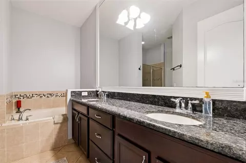 Bath - 11401 Evesham Dr, Windermere, FL 34786 photo 2 of 3