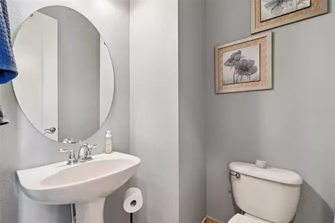 Bath - 11401 Evesham Dr, Windermere, FL 34786 photo 3 of 3
