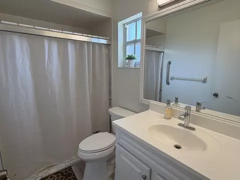 Bath - 1629 Willow Run, Sebring, FL 33872 photo 1 of 2