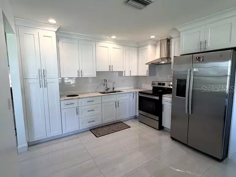 Kitchen - 1629 Willow Run, Sebring, FL 33872 photo 2 of 2