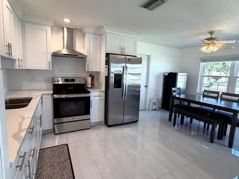 Kitchen - 1629 Willow Run, Sebring, FL 33872 photo 1 of 2