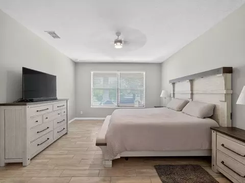 Bedroom - 24215 Weldon Dr, Eustis, FL 32736 photo 2 of 5