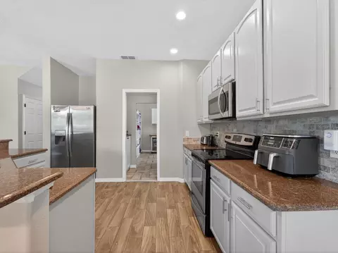 Kitchen - 24215 Weldon Dr, Eustis, FL 32736 photo 3 of 3