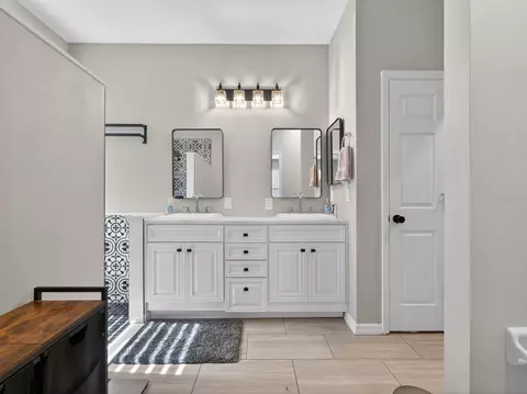 Bath - 24215 Weldon Dr, Eustis, FL 32736 photo 2 of 7