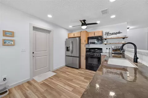 Kitchen - 529 E Gottsche Ave, Eustis, FL 32726 photo 3 of 3
