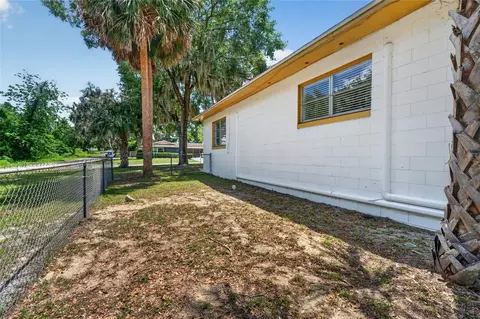 Exterior - 529 E Gottsche Ave, Eustis, FL 32726 photo 5 of 8