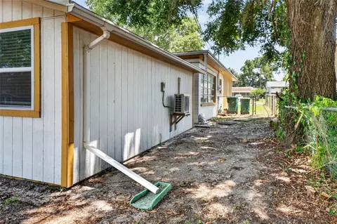 Exterior - 529 E Gottsche Ave, Eustis, FL 32726 photo 4 of 8