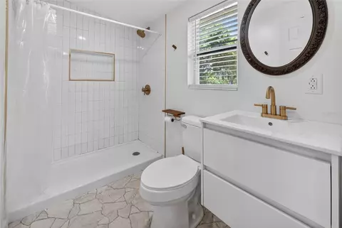 Bath - 529 E Gottsche Ave, Eustis, FL 32726 photo 2 of 2