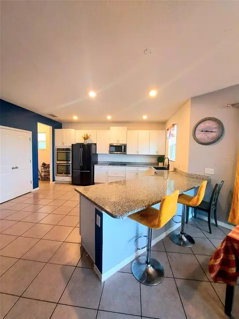 Kitchen - 11542 Brighton Knoll Loop, Riverview, FL 33579 photo 4 of 6