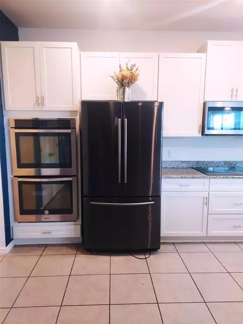 Kitchen - 11542 Brighton Knoll Loop, Riverview, FL 33579 photo 3 of 6