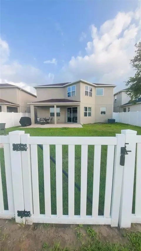 Exterior - 11542 Brighton Knoll Loop, Riverview, FL 33579 photo 2 of 5