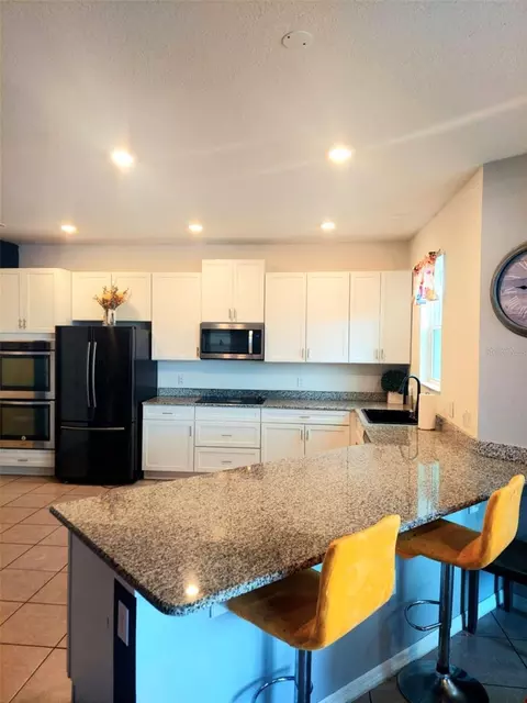 Kitchen - 11542 Brighton Knoll Loop, Riverview, FL 33579 photo 5 of 6