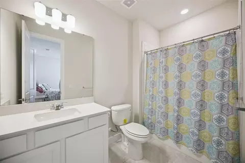 Bath - 6085 Forest Perch Dr, Saint Cloud, FL 34771 photo 2 of 3
