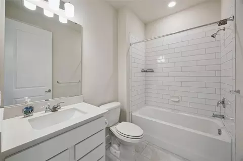 Bath - 6085 Forest Perch Dr, Saint Cloud, FL 34771 photo 3 of 3