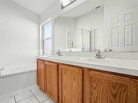 Bath - 3922 Blackberry Cir, Saint Cloud, FL 34769 photo 4 of 4