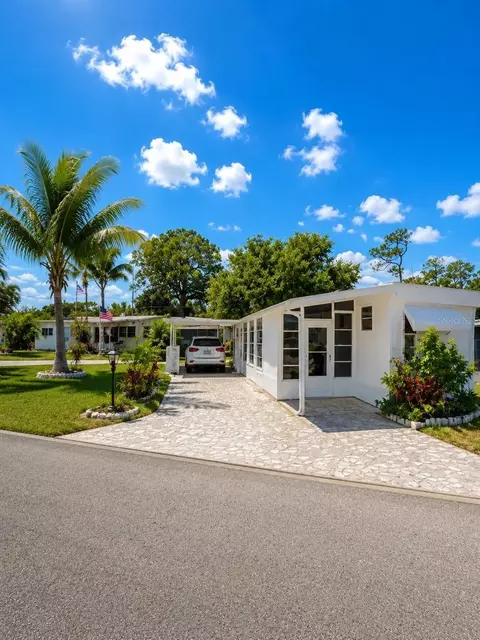 102 Lantern Pl, North Fort Myers, FL 33917