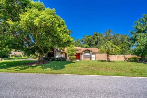 935 Pine Shadow Dr, Apopka, FL 32712