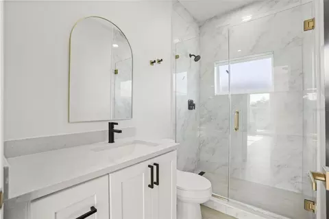 Bath - 823 E Mcdonald Ave, Eustis, FL 32726 photo 3 of 7