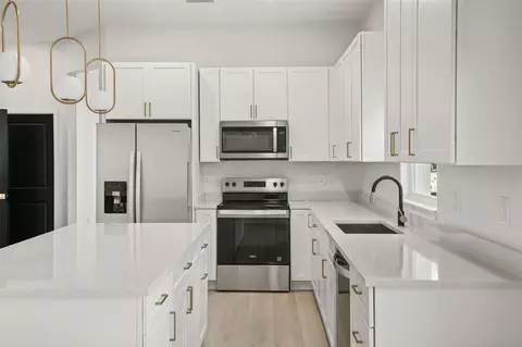 Kitchen - 823 E Mcdonald Ave, Eustis, FL 32726 photo 2 of 2