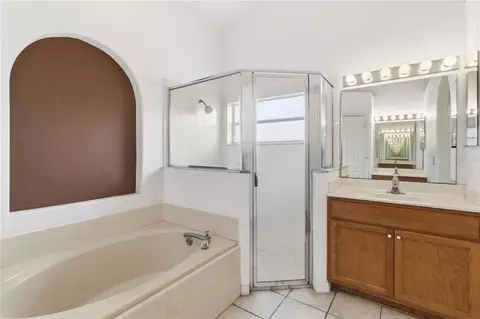 Bath - 1019 Chamberlin Trl, Saint Cloud, FL 34772 photo 2 of 8
