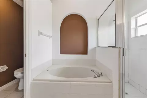 Bath - 1019 Chamberlin Trl, Saint Cloud, FL 34772 photo 4 of 8