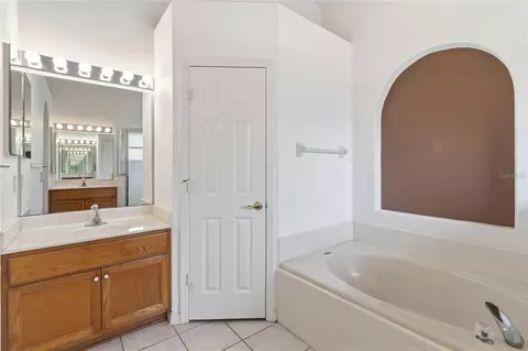 Bath - 1019 Chamberlin Trl, Saint Cloud, FL 34772 photo 3 of 8
