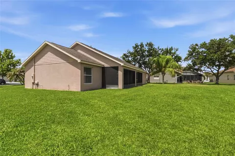 Exterior - 1019 Chamberlin Trl, Saint Cloud, FL 34772 photo 10 of 13