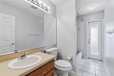Bath - 1019 Chamberlin Trl, Saint Cloud, FL 34772 photo 5 of 8