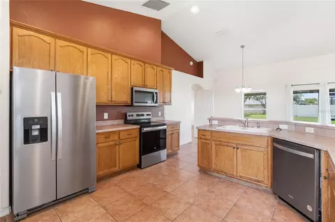 Kitchen - 1019 Chamberlin Trl, Saint Cloud, FL 34772 photo 3 of 3