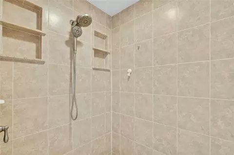 Bath - 13290 Don Loop, Spring Hill, FL 34609 photo 4 of 6