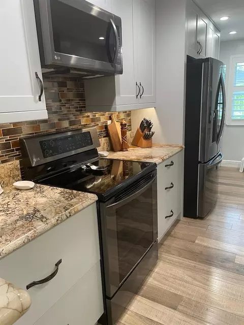 Kitchen - 19 Sanchez Ave, Ormond Beach, FL 32174 photo 4 of 7