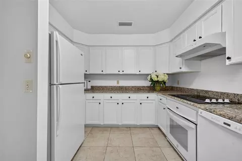 Kitchen - 3158 Whisper Wind Dr, Saint Cloud, FL 34771 photo 4 of 5
