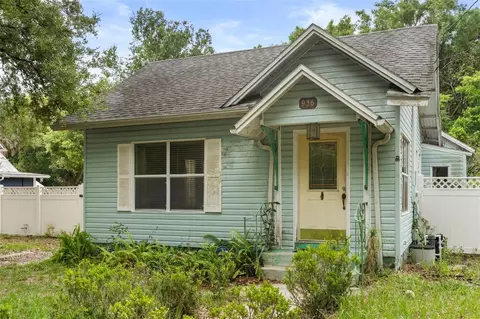 936 E 5th Ave, Mount Dora, FL 32757