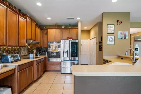 Kitchen - 2849 Curving Oaks Way, Orlando, FL 32820 photo 2 of 4