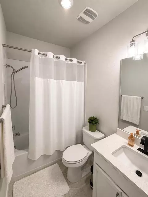 Bath - 17152 Cercis Loop, Clermont, FL 34711 photo 2 of 3
