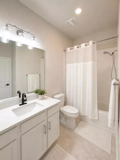 Bath - 17152 Cercis Loop, Clermont, FL 34711 photo 3 of 3