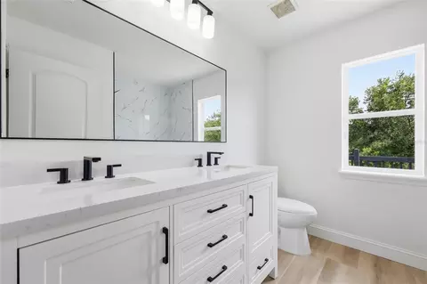 Bath - 2124 Continental St, Saint Cloud, FL 34769 photo 5 of 6