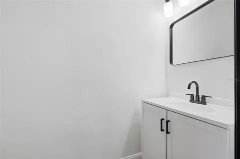 Bath - 2124 Continental St, Saint Cloud, FL 34769 photo 2 of 6