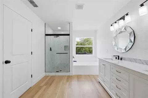 Bath - 2124 Continental St, Saint Cloud, FL 34769 photo 4 of 6