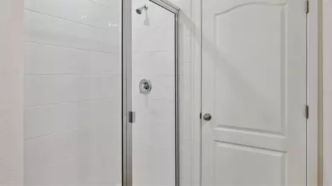 Bath - 3285 Spineywood Dr, Ocoee, FL 34761 photo 2 of 3