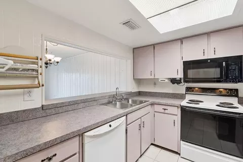 Kitchen - 400 E Orlando Ave #1C, Ocoee, FL 34761 photo 2 of 4