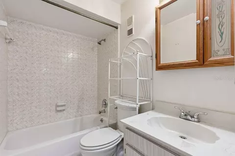 Bath - 400 E Orlando Ave #1C, Ocoee, FL 34761 photo 2 of 2