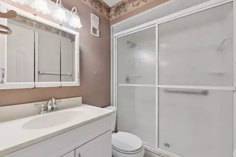 Bath - 400 E Orlando Ave #1C, Ocoee, FL 34761 photo 1 of 2
